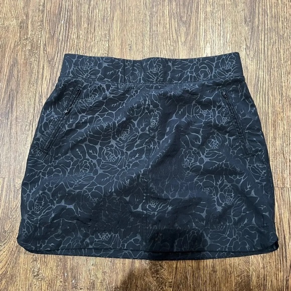 Orvis Dresses & Skirts - Orvis Womens Embossed Pull On Travel Skort